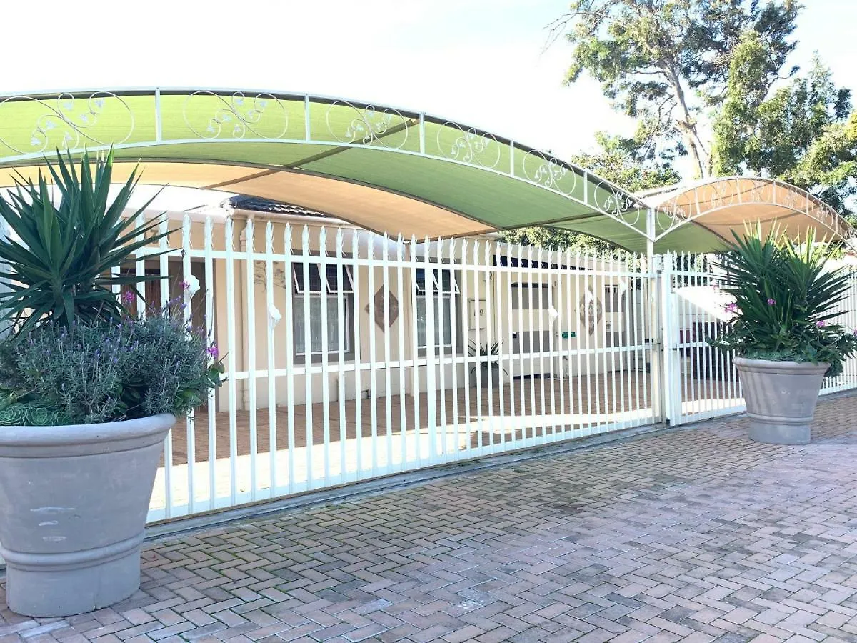 Arum Field Accommodation Table View Guest house